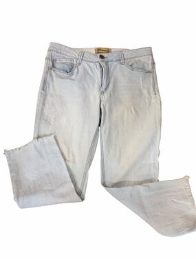 DEMOCRACY “ AB” TECHNOLOGY  8 petite, light blue, raw hem, cotton/spandex